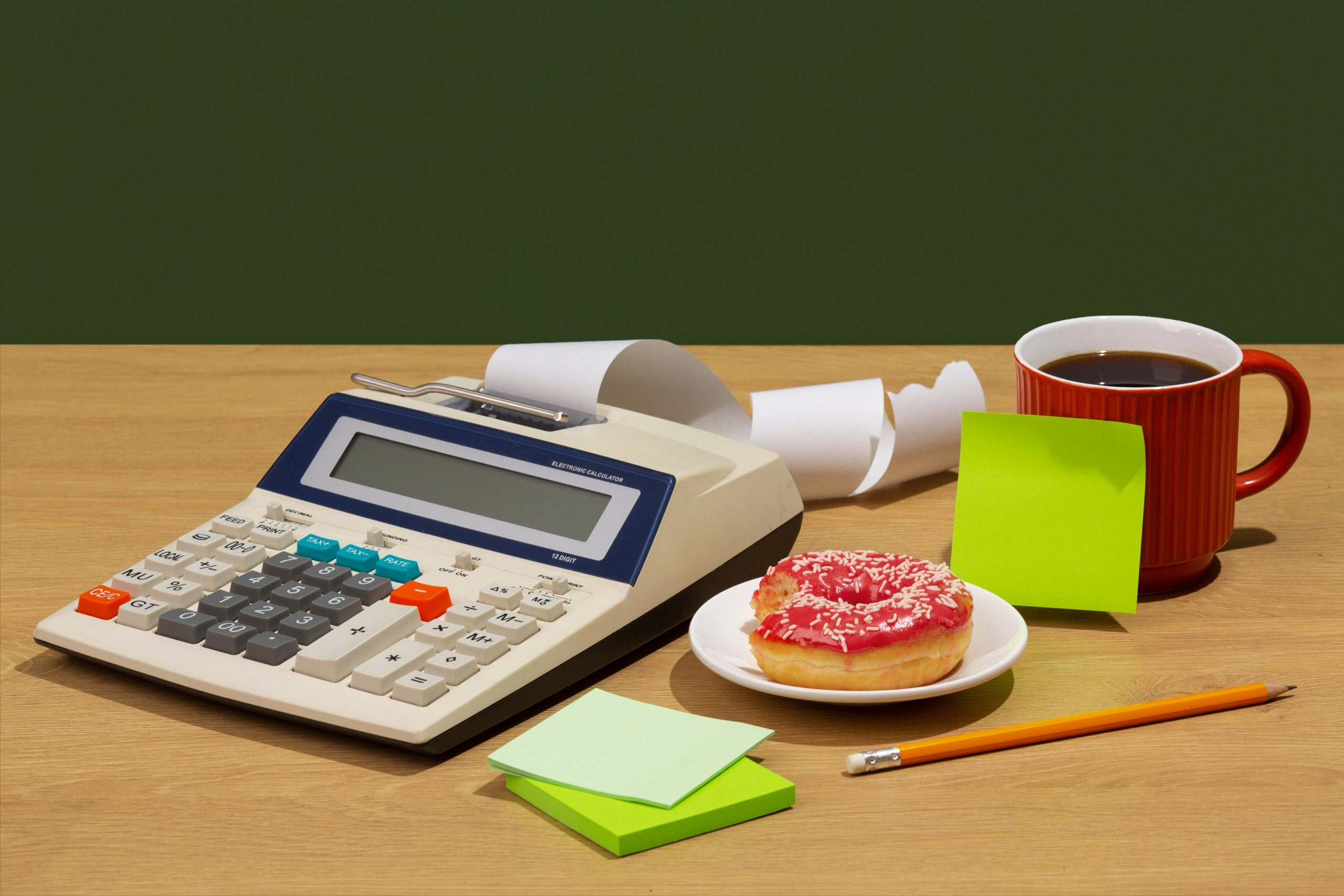 messy-office-desk-still-life